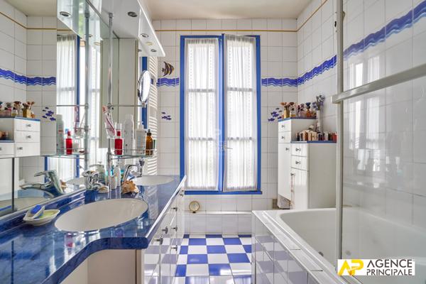 Maison - centre ville et parc - beaux volumes - 5 chambres €1 280 000 ** - Référence 13011