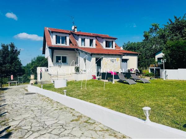 Belle maison familiale de 145m² située sur les Hauts-Côteaux, 5 chambres avec vue sur la Tour Eiffel