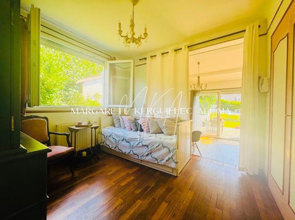 Belle maison familiale de 145m² située sur les Hauts-Côteaux, 5 chambres avec vue sur la Tour Eiffel