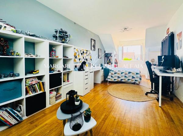 Belle maison familiale de 145m² située sur les Hauts-Côteaux, 5 chambres avec vue sur la Tour Eiffel