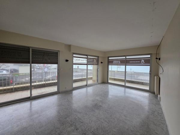 Appartement FACE MER avec grande terrasse et trois chambres possibles