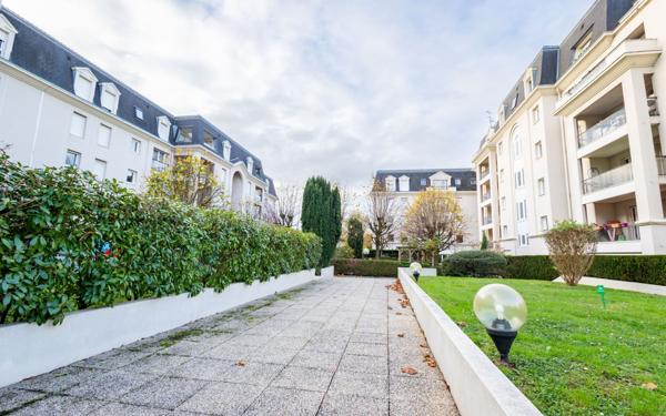 Appartement à vendre    2 pièces • 45 m2 Livry-Gargan