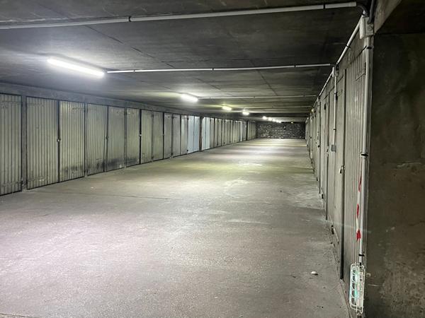 Location parking / box Saint-Maur-des-Fossés - 12 m² - 90 €/mois