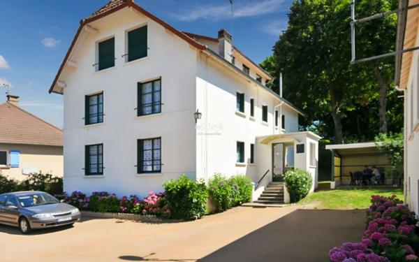 Immeuble à vendre    23 pièces •  Néris-les-Bains