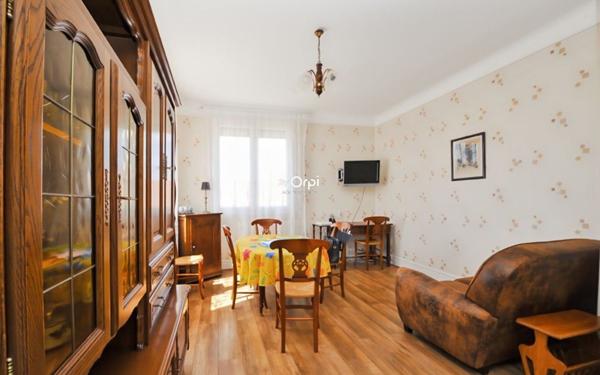 Immeuble à vendre    23 pièces •  Néris-les-Bains