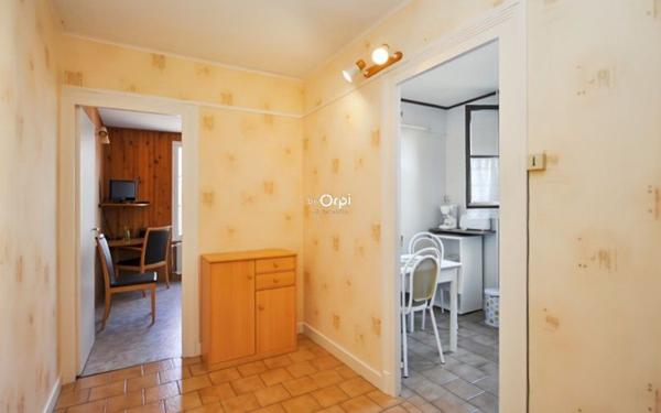 Immeuble à vendre    23 pièces •  Néris-les-Bains