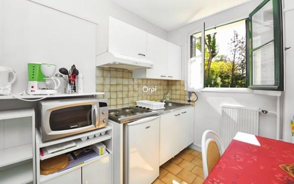 Immeuble à vendre    23 pièces •  Néris-les-Bains