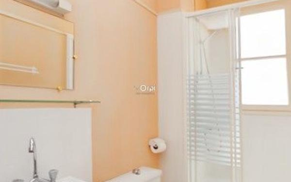 Immeuble à vendre    23 pièces •  Néris-les-Bains