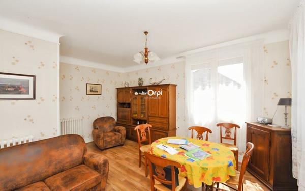 Immeuble à vendre    23 pièces •  Néris-les-Bains