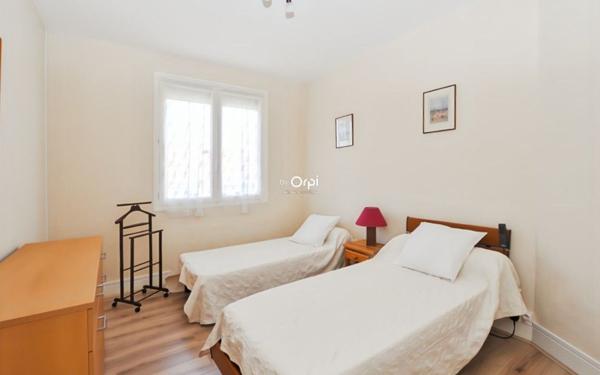 Immeuble à vendre    23 pièces •  Néris-les-Bains