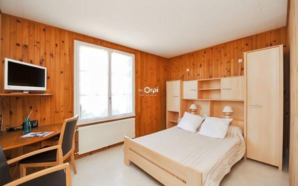 Immeuble à vendre    23 pièces •  Néris-les-Bains