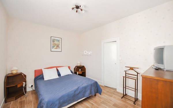 Immeuble à vendre    23 pièces •  Néris-les-Bains