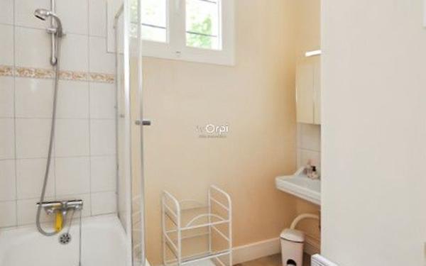 Immeuble à vendre    23 pièces •  Néris-les-Bains