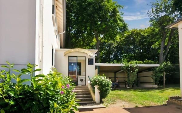 Immeuble à vendre    23 pièces •  Néris-les-Bains