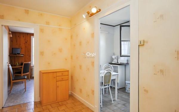 Immeuble à vendre    23 pièces •  Néris-les-Bains