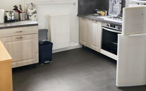 Immeuble à vendre    23 pièces •  Néris-les-Bains