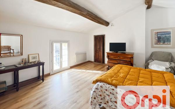 Maison à vendre    9 pièces •  Grenade