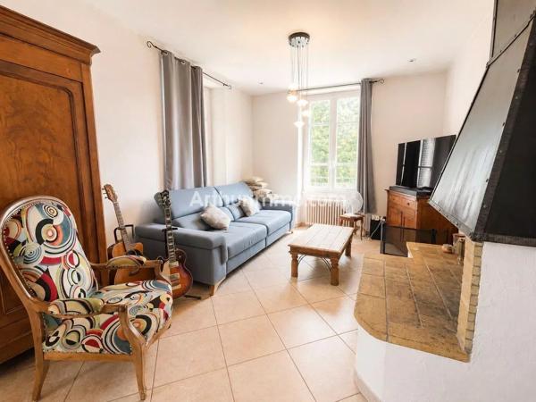 Vente                                                      Maison
                        
                     7 pièces                      170 m2                     à Bletterans