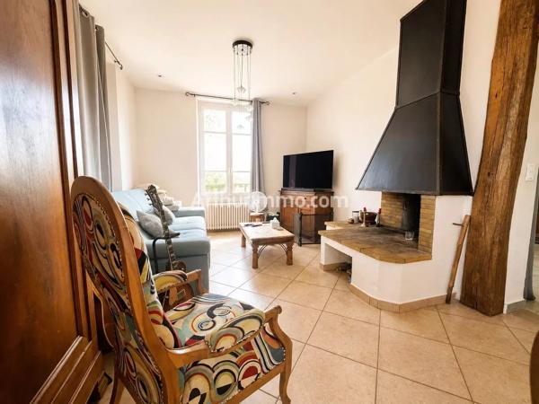 Vente                                                      Maison
                        
                     7 pièces                      170 m2                     à Bletterans