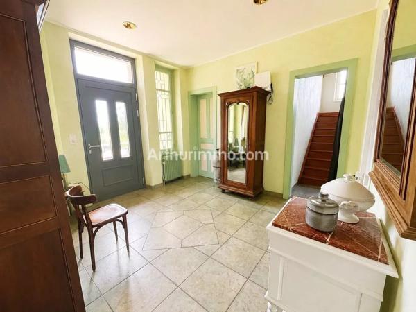Vente                                                      Maison
                        
                     7 pièces                      170 m2                     à Bletterans