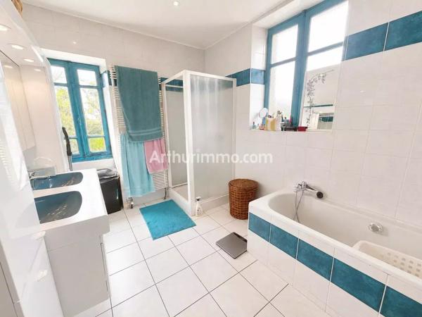 Vente                                                      Maison
                        
                     7 pièces                      170 m2                     à Bletterans