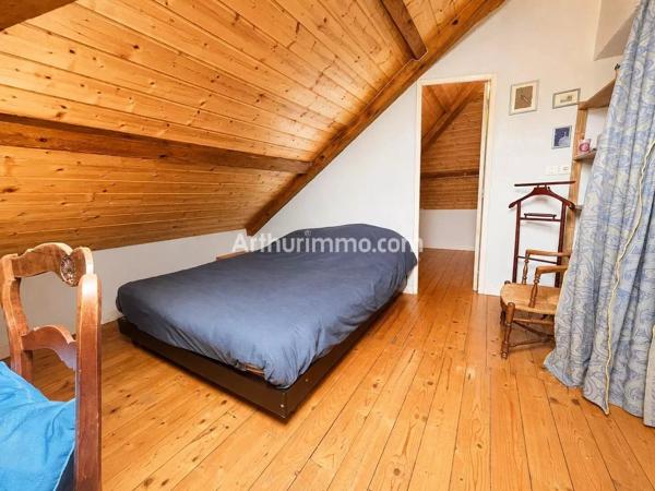 Vente                                                      Maison
                        
                     7 pièces                      170 m2                     à Bletterans