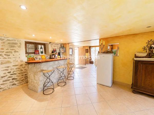 Vente                                                      Maison
                        
                     7 pièces                      170 m2                     à Bletterans