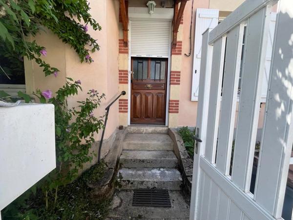 Vente                                                      Maison
                        
                     8 pièces                      96 m2                     à Nevers