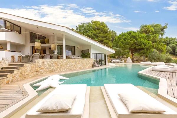 Villa contemporaine d'exception avec vue jusqu'a la mer!! '