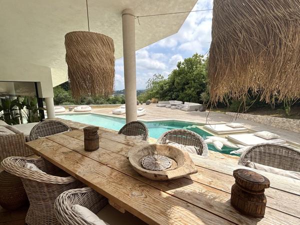 Villa contemporaine d'exception avec vue jusqu'a la mer!! '