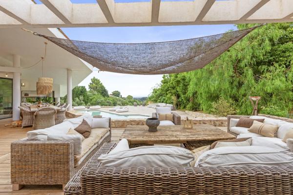 Villa contemporaine d'exception avec vue jusqu'a la mer!! '