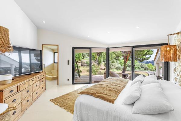 Villa contemporaine d'exception avec vue jusqu'a la mer!! '