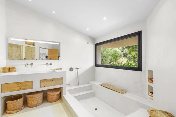 Villa contemporaine d'exception avec vue jusqu'a la mer!! '