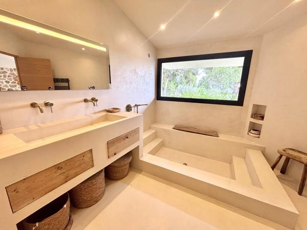 Villa contemporaine d'exception avec vue jusqu'a la mer!! '