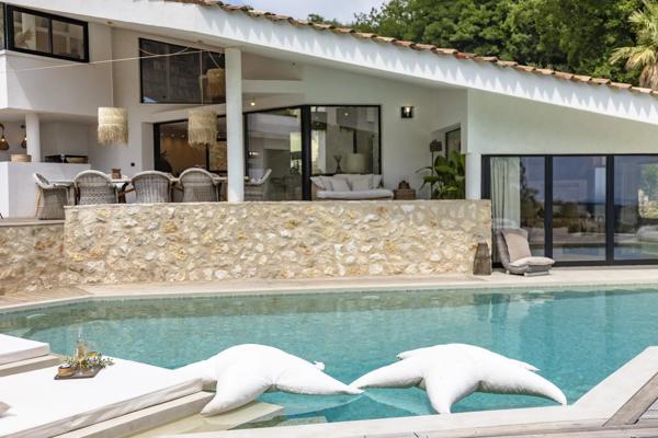 Villa contemporaine d'exception avec vue jusqu'a la mer!! '