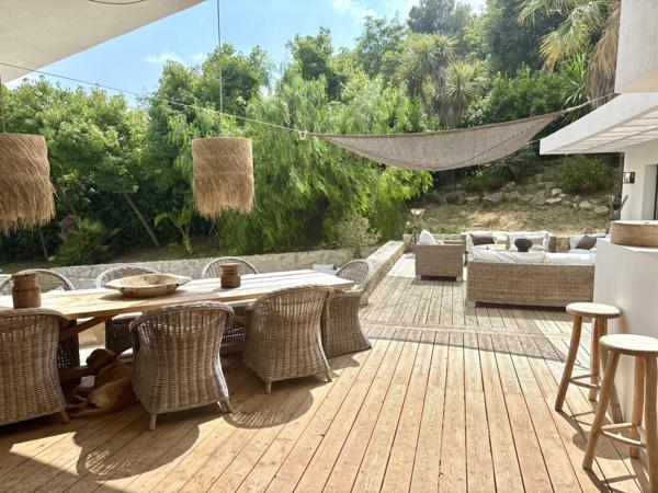 Villa contemporaine d'exception avec vue jusqu'a la mer!! '