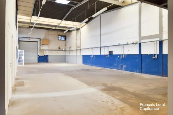 Local/bureau à louer COLOMBES (92)- Bâtiment industriel R+ 1 de 780 m2 et un terrain de 1 300 m2 - Loyer mensuel HT 10 000 €
