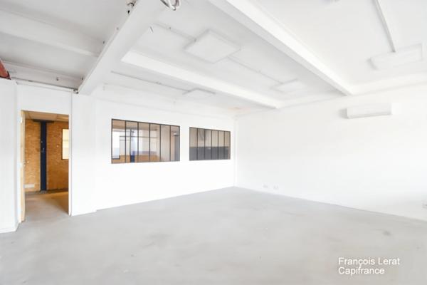 Local/bureau à louer COLOMBES (92)- Bâtiment industriel R+ 1 de 780 m2 et un terrain de 1 300 m2 - Loyer mensuel HT 10 000 €