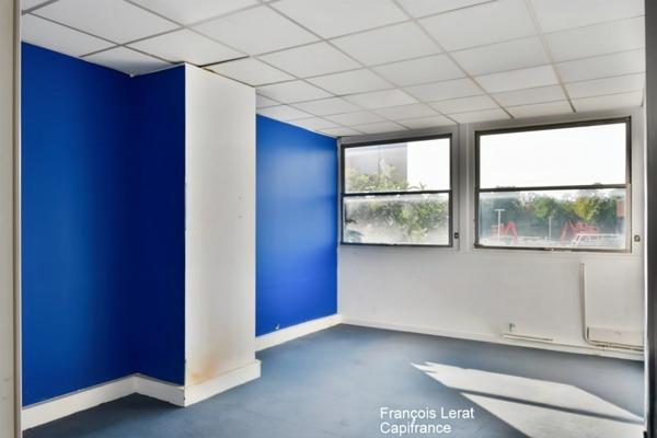 Local/bureau à louer COLOMBES (92)- Bâtiment industriel R+ 1 de 780 m2 et un terrain de 1 300 m2 - Loyer mensuel HT 10 000 €