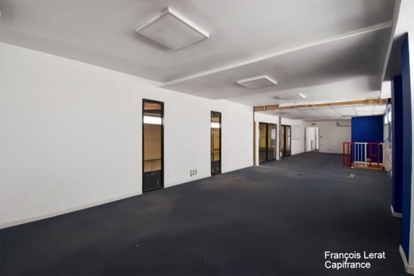 Local/bureau à louer COLOMBES (92)- Bâtiment industriel R+ 1 de 780 m2 et un terrain de 1 300 m2 - Loyer mensuel HT 10 000 €