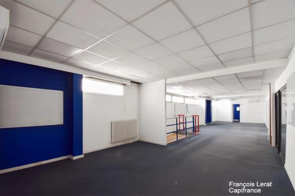 Local/bureau à louer COLOMBES (92)- Bâtiment industriel R+ 1 de 780 m2 et un terrain de 1 300 m2 - Loyer mensuel HT 10 000 €