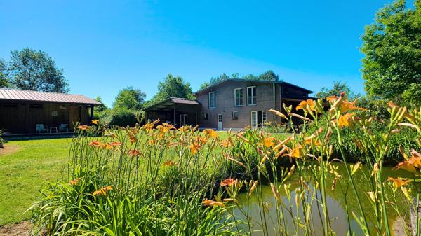 A vendre Chalet Bois 187m² avec dépendances, garages et studio de musique.