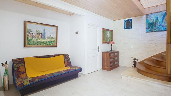 A vendre Chalet Bois 187m² avec dépendances, garages et studio de musique.