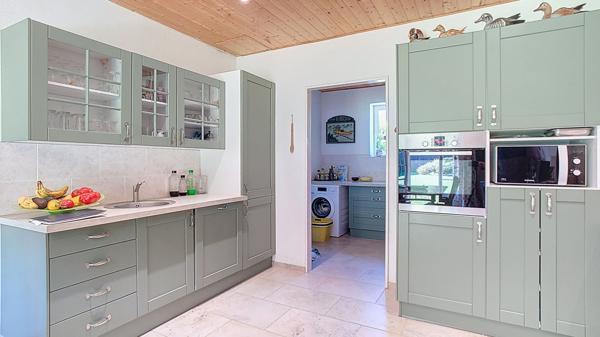 A vendre Chalet Bois 187m² avec dépendances, garages et studio de musique.