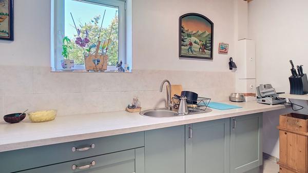 A vendre Chalet Bois 187m² avec dépendances, garages et studio de musique.