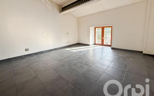 Appartement à louer    3 pièces •  Bollène