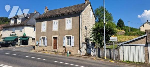 À vendre, Ydes (Cantal)
Située en plein coeur du bourg, cette maison bénéficie d'un emplacemen...