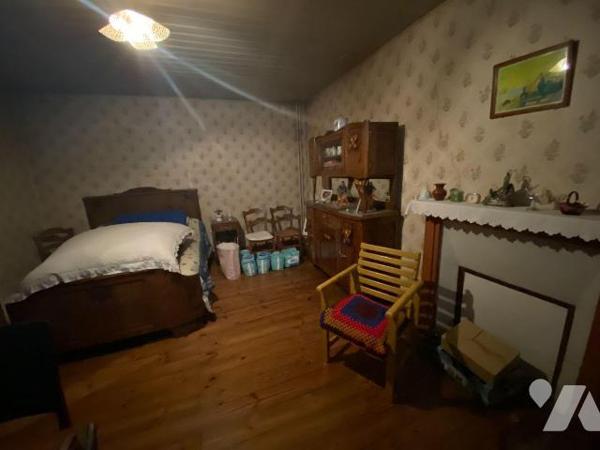 À vendre, Ydes (Cantal)
Située en plein coeur du bourg, cette maison bénéficie d'un emplacemen...