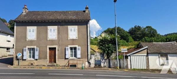 À vendre, Ydes (Cantal)
Située en plein coeur du bourg, cette maison bénéficie d'un emplacemen...