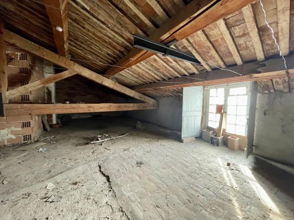 MAISON A RENOVER 160m2 + COMBLES AMENAGEABLES DE 75m2